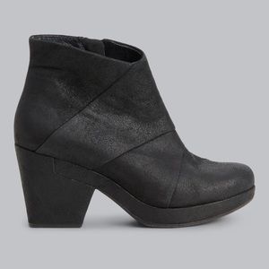 Eileen Fisher Coax Block Heel Chunky Leather Booties